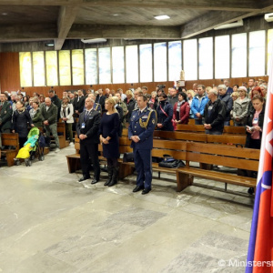Minister obrany Peter Gajdoš sa vo Francúzsku zúčastňuje na medzinárodnej vojenskej púti