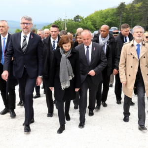 Minister Gajdoš vzdal gen. Štefánikovi hold s rezortnými kolegami z Francúzskej a Českej republiky