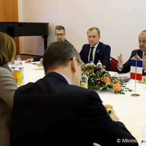 Minister Gajdoš vzdal gen. Štefánikovi hold s rezortnými kolegami z Francúzskej a Českej republiky