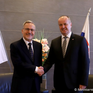 Minister Gajdoš rokoval s cyperským veľvyslancom Michalisom Stavrinosom