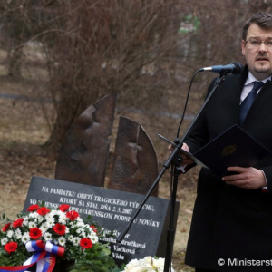 Rezort obrany si v Novákoch pripomenul výročie tragickej udalosti vo Vojenskom opravárenskom podniku