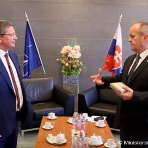 Minister Gajdoš rokoval s generálnym manažérom NATO agentúry NSPA Petrom Dohmenom