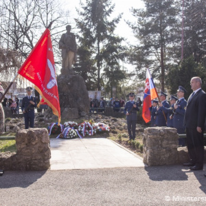 Minister Gajdoš si pripomenul 74. výročie oslobodenia Zlatých Moraviec