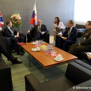 Minister Gajdoš rokoval s britským veľvyslancom A. J. Garthom