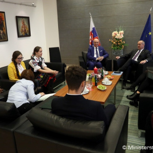 Víťazi literárnej súťaže rezortu obrany si prebrali ocenenia