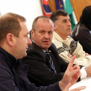 Vojaci pomáhajú v obciach Oravská Lesná a Novoť pri odstraňovaní následkov snehovej kalamity