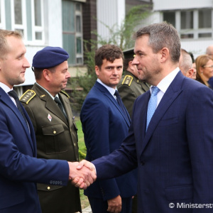 Doterajšie rozhodnutia v súvislosti s investíciami do modernizácie ozbrojených síl boli podľa predsedu vlády P. Pellegriniho správne