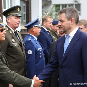 Doterajšie rozhodnutia v súvislosti s investíciami do modernizácie ozbrojených síl boli podľa predsedu vlády P. Pellegriniho správne