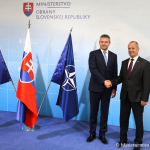 Doterajšie rozhodnutia v súvislosti s investíciami do modernizácie ozbrojených síl boli podľa predsedu vlády P. Pellegriniho správne