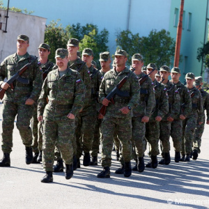 Minister obrany Slovenskej republiky Peter Gajdoš dnes navštívil 79 absolventov dobrovoľnej vojenskej prípravy, ktorí úspešne ukončili základný vojenský výcvik. Šéf rezortu obrany sa v rámci návštevy a neformálnej diskusie s absolventmi dobrovoľnej vojens