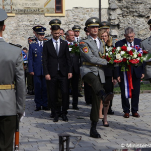 Obete holokaustu si uctil aj minister obrany Peter Gajdoš