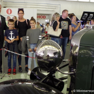 V rámci prezentácie ozbrojených síl sa na autosalóne prvýkrát predstavila aj špičková vojenská technika