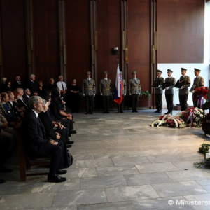 Verejnosť sa dnes rozlúčila s prvým ministrom obrany Imrichom Andrejčákom