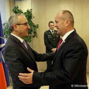 Minister obrany P. Gajdoš rokoval s izraelským veľvyslancom Z. A. Vapnim