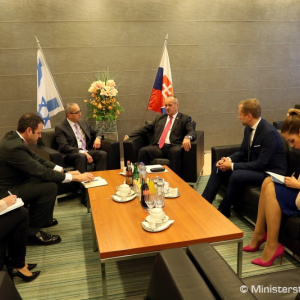 Minister obrany P. Gajdoš rokoval s izraelským veľvyslancom Z. A. Vapnim
