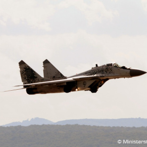 Rezort obrany odporučí vláde pokračovať v prevádzke lietadiel MiG-29 až do doby dodania stíhacích lietadiel F-16