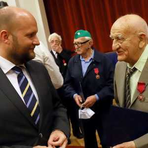 Neformálny rozhovor ministra obrany s politickými vä...
