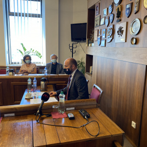 Minister J. Naď na rokovaní Výboru Národnej rady SR