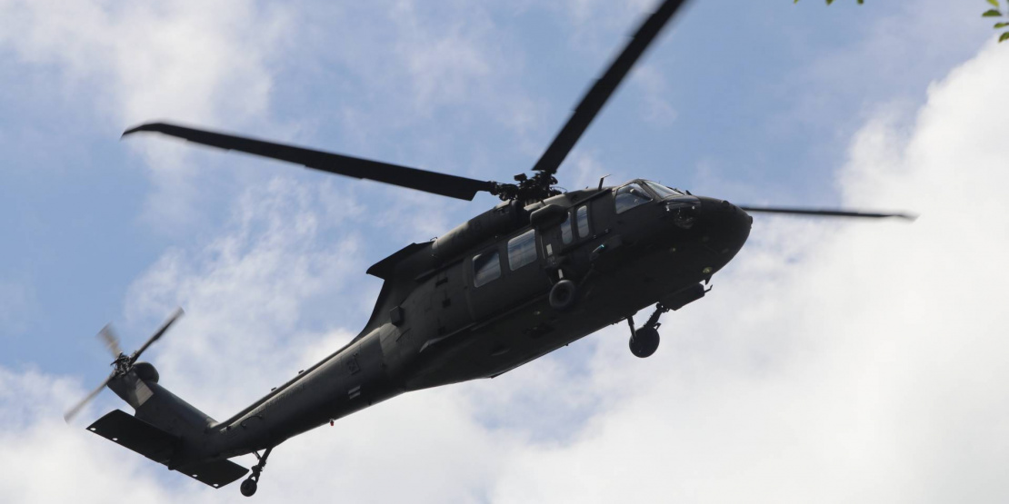 vrtuľník UH-60