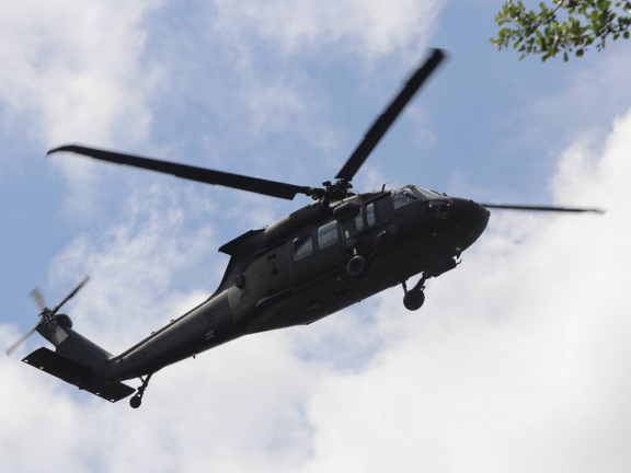 vrtuľník UH-60