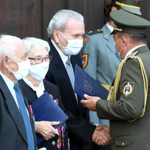 Generál Zmeko oceňuje vojnových veteránov
