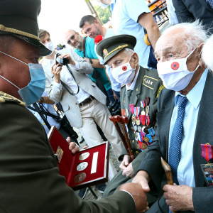 Ocenenie vojnových veteránov generálom Zmekom