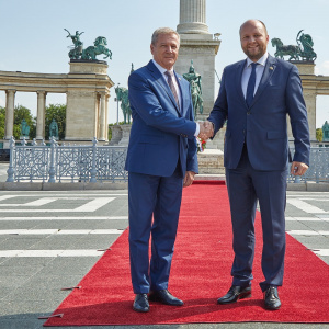 Minister obrany SR na oficiálnej návšteve v Maďarsku - Námestie hrdinov