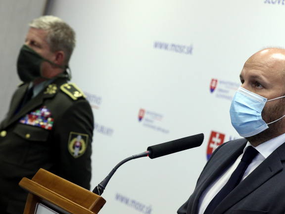 Minister obrany Jaroslav Naď na tlačovej konferencii