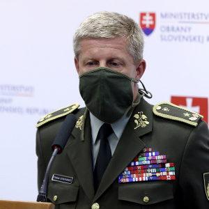 Brigádny_generál_odpovedá_na_otázky_novinárov