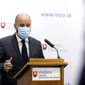 Minister_Naď_vysvetľuje_zistenia_v_ÚVN