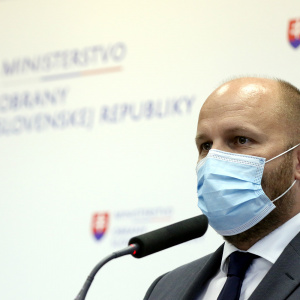 Minister_obran_Jaroslav_Naď_na_tlačovej_konerencii_k_zisteniam_v_ÚVN_Ružomberok