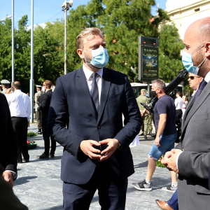 Minister_Naď_v_rozhovore_pred_pietnym_aktom_na_Námestí_SNP_v_Bratislave