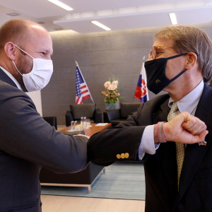 Minister_obrany_Nad_vita_zástupcu_MZV_USA_Matthewa_Boysea_na_MOSR
