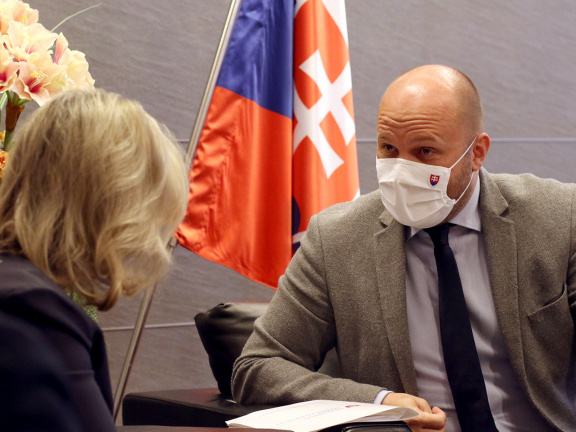 Minister_Nad_v_rozhovore_s_velvyslankynou_Kanady_Hulan