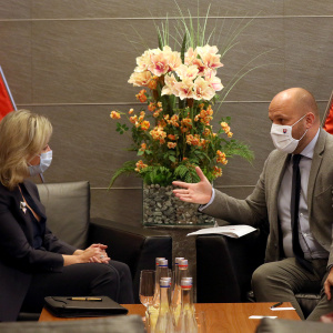 Minister Naď pri rozhovore s veľvyslankyňou Kanady
