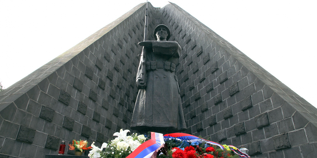 01_Pamatnik_na_Dukle