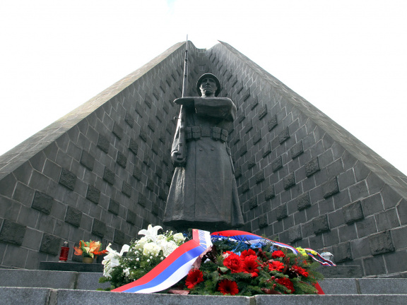 01_Pamatnik_na_Dukle