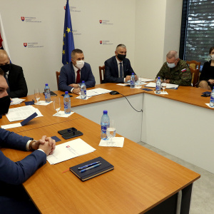 Ucastnici_videokonferencie_MO_SR_s_madarskou_protistranou