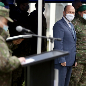 Minister_Nad_a_plukovnik_Brauner_pocas_prihovoru_zastupcu_NGS_Pokorneho