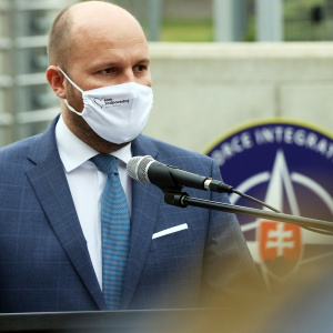 Minister_obrany_Nad_pocas_prihovoru_v_priestoroch_NFIU