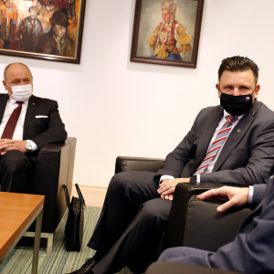 Delegacia_ceskeho_velvyslanectva_v_rozhovore_s_ministrom_obrany_Nadom