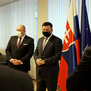Velvyslanec_CR_Tomas_Tuhy_navstivil_MO_SR_v_spolocnosti_vojenskeho_pridelenca_genmjr_Gurnika