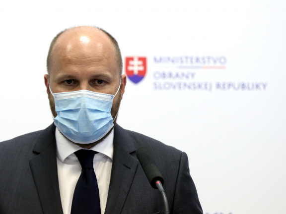 ilustračná fotografia_minister_obrany_Jaroslav_Naď_na_tlačovej_konerencii