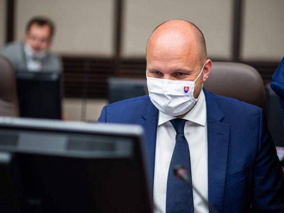 minister obrany J. Naď na rokovaní vlády