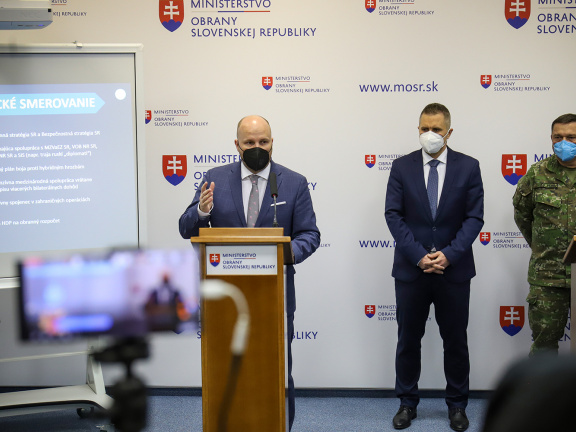 Tlačová konferencia vedenia rezortu obrany k bilancii prvého roka v rezorte (3)