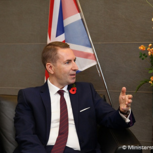 Minister Gajdoš rokoval s britským veľvyslancom A. J. Garthom