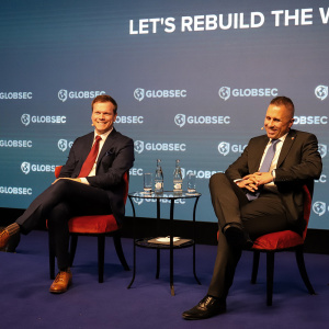 tátny tajomník Marian Majer počas vystúpenia na Globsec 2021 (2)