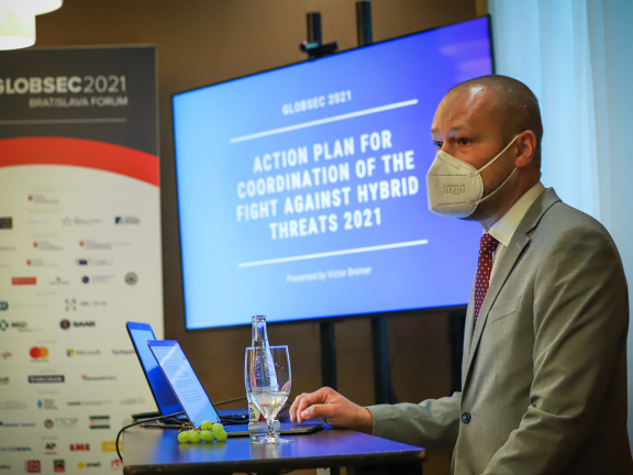 Prezentácia akčného plánu na Globsec (1)