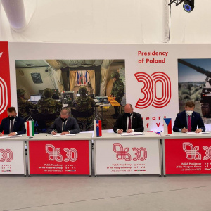 Rokovanie ministrov obrany V4 (6)