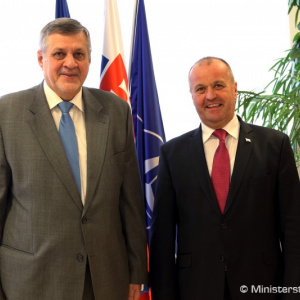 Minister P. Gajdoš rokoval s predstaviteľom GT OSN pre Irak Jánom Kubišom